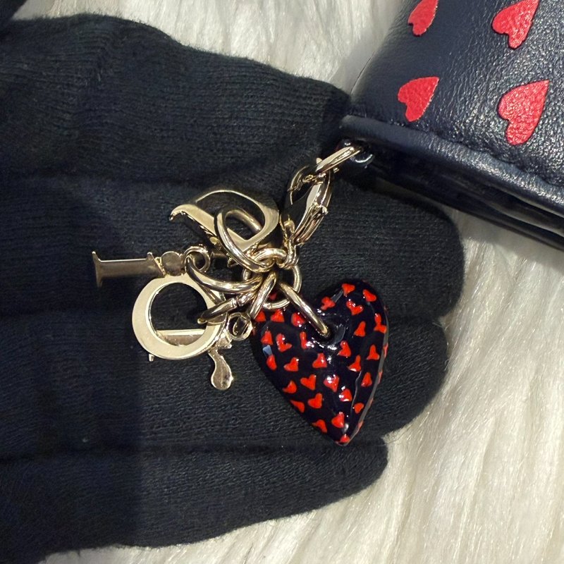 全新 Dior Lady Heart 限定款愛心對開短夾-8