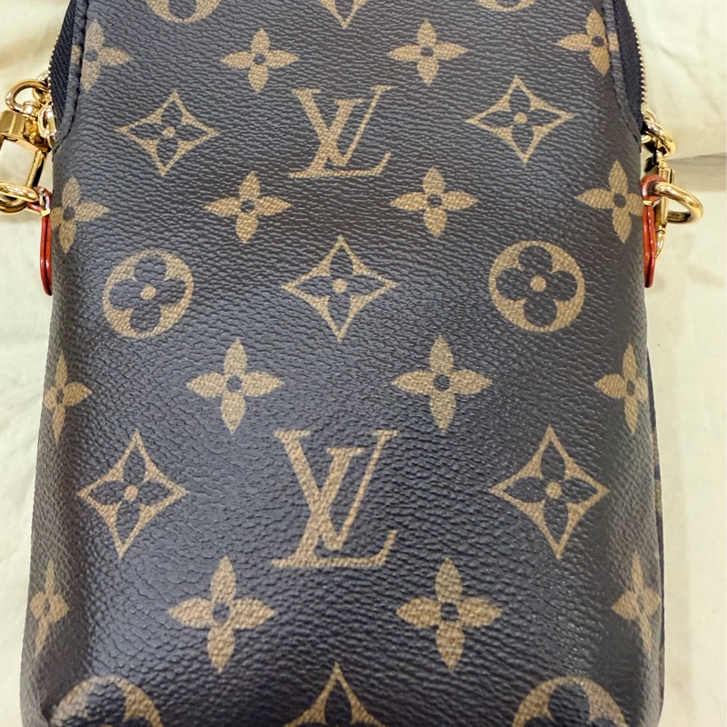 LV M80746 多功能手機袋 手提肩背斜背 Louis Vuitton 路易威登 Utility Phone Sleeve-2