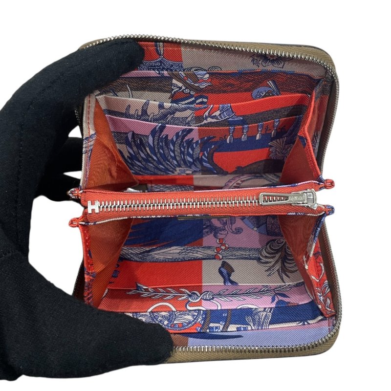 HERMES 愛馬仕 SILK IN 絲巾零錢包 EPSOM 普皮 金棕色 銀扣-10