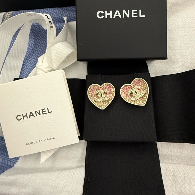 Chanel 漸層色 粉色愛心限量耳環 閃亮鑽設計-0