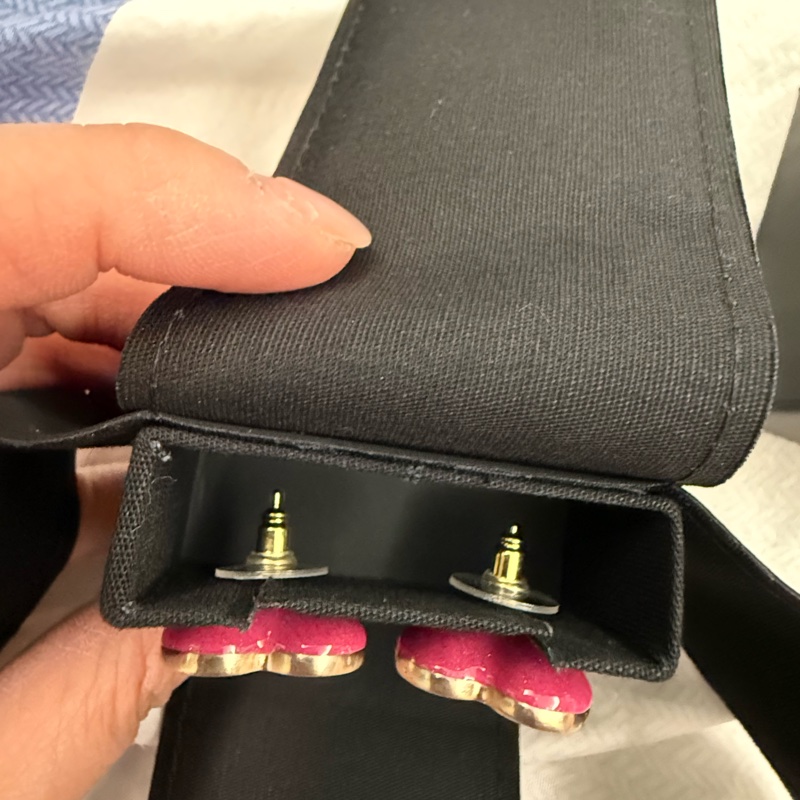 Chanel 漸層色 粉色愛心限量耳環 閃亮鑽設計-1