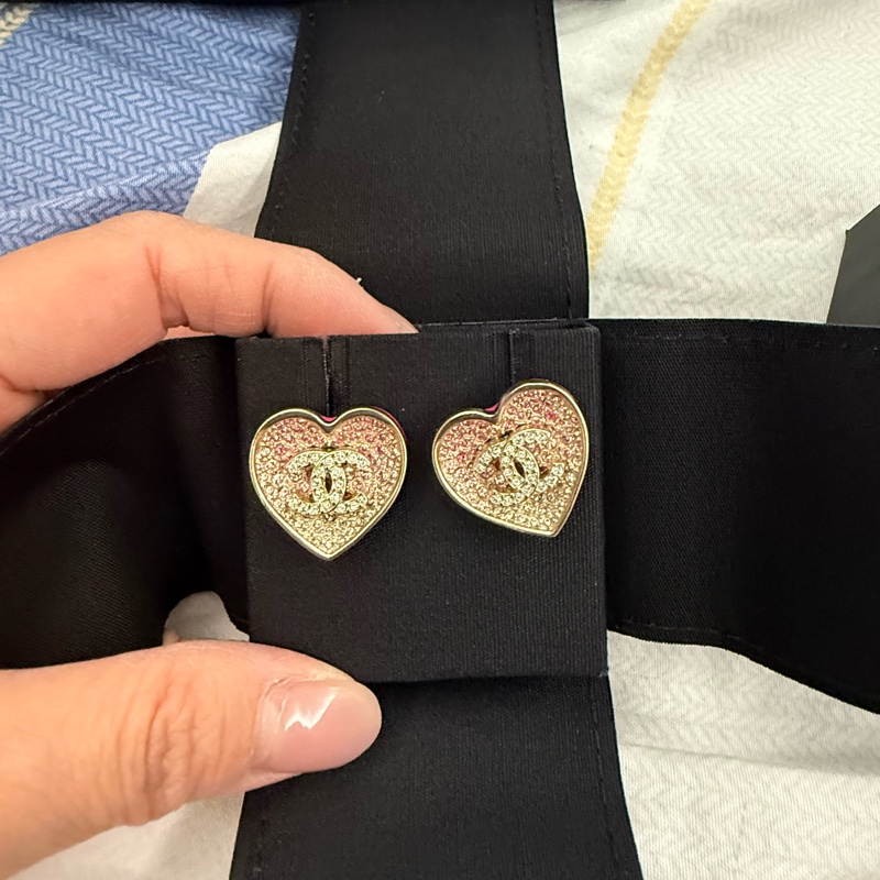 Chanel 漸層色 粉色愛心限量耳環 閃亮鑽設計-3