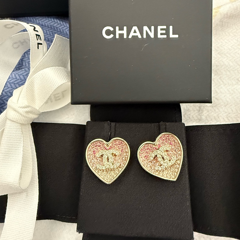 Chanel 漸層色 粉色愛心限量耳環 閃亮鑽設計-4