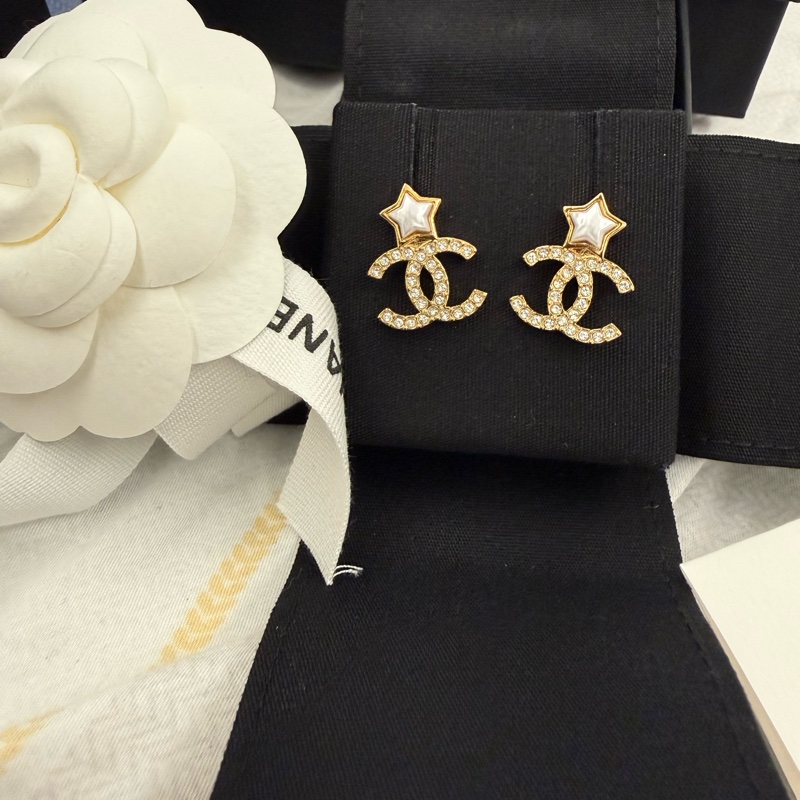 Chanel 雙星雙C大Logo耳環 滿鑽貝殼感異材質搭配-2