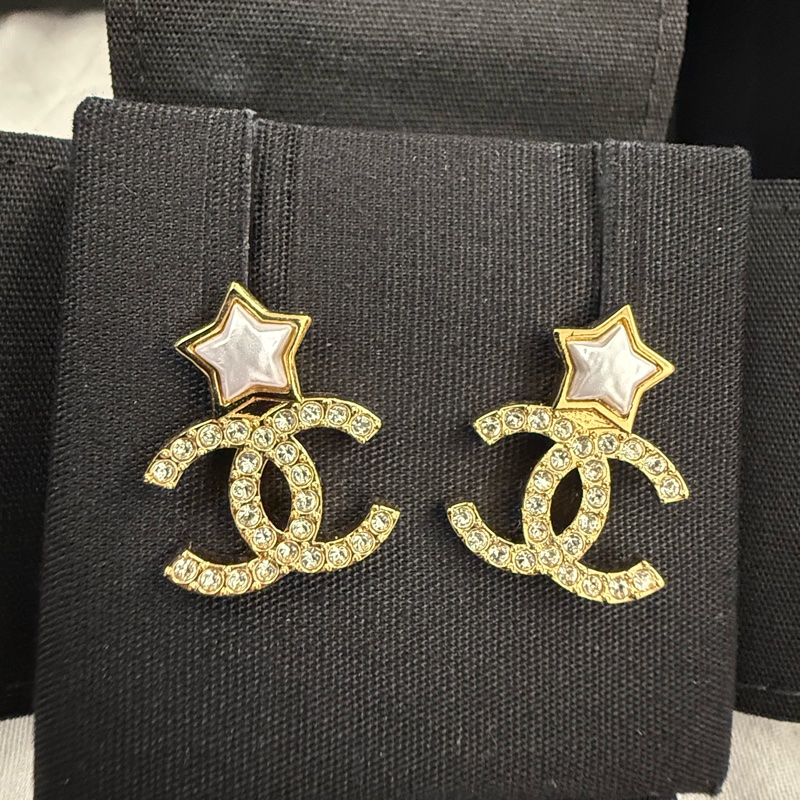 Chanel 雙星雙C大Logo耳環 滿鑽貝殼感異材質搭配-3