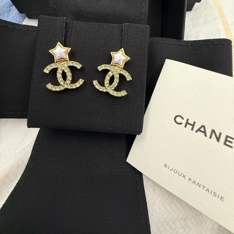 Chanel 雙星雙C大Logo耳環 滿鑽貝殼感異材質搭配-4