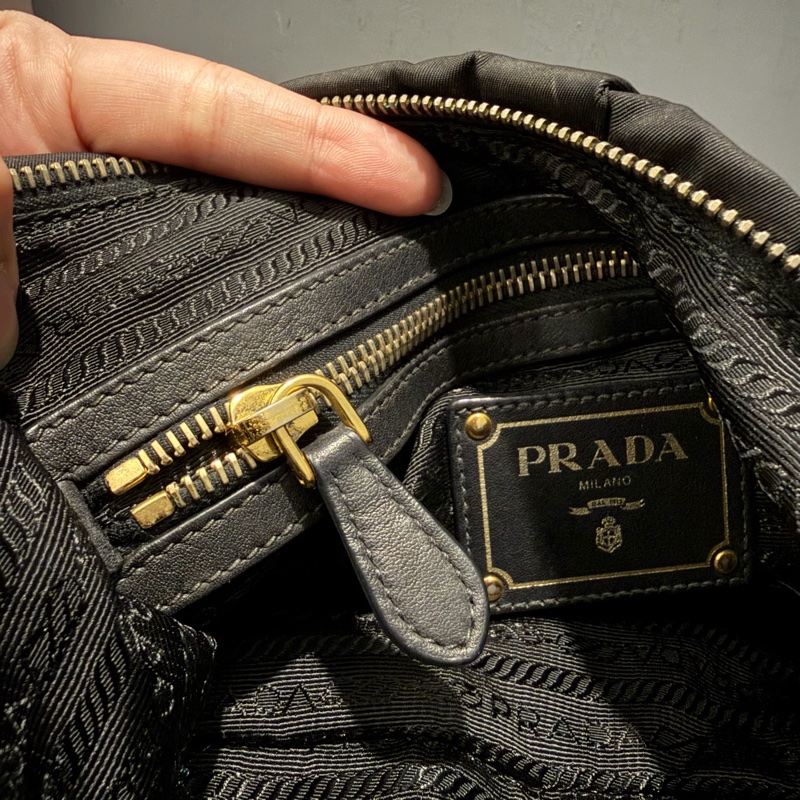 Prada 經典尼龍 雲朵包 Hobo包 肩背包 黑 金釦-9