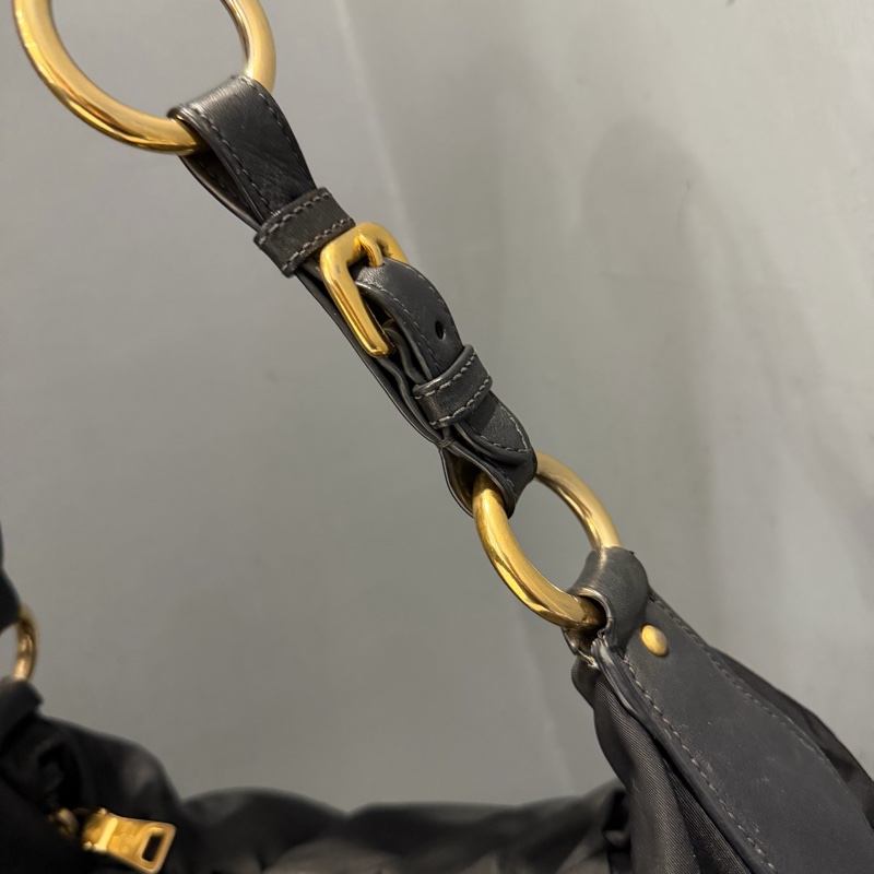 Prada 經典尼龍 雲朵包 Hobo包 肩背包 黑 金釦-21