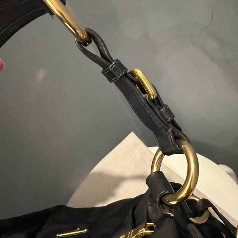 Prada 經典尼龍 雲朵包 Hobo包 肩背包 黑 金釦-28