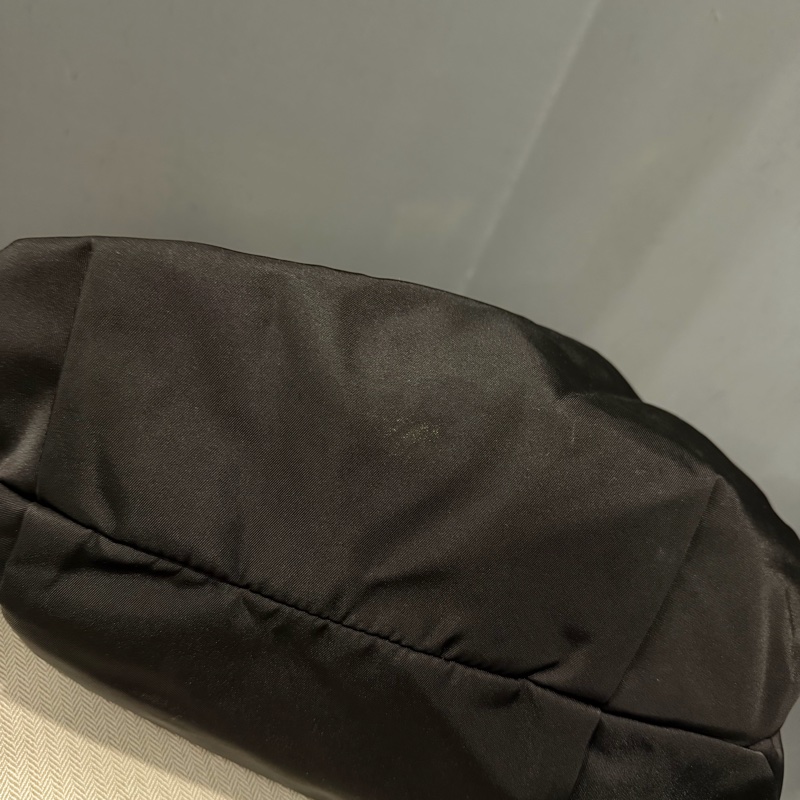 Prada 經典尼龍 雲朵包 Hobo包 肩背包 黑 金釦-30