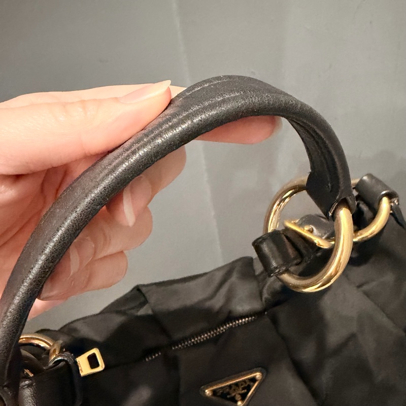 Prada 經典尼龍 雲朵包 Hobo包 肩背包 黑 金釦-36