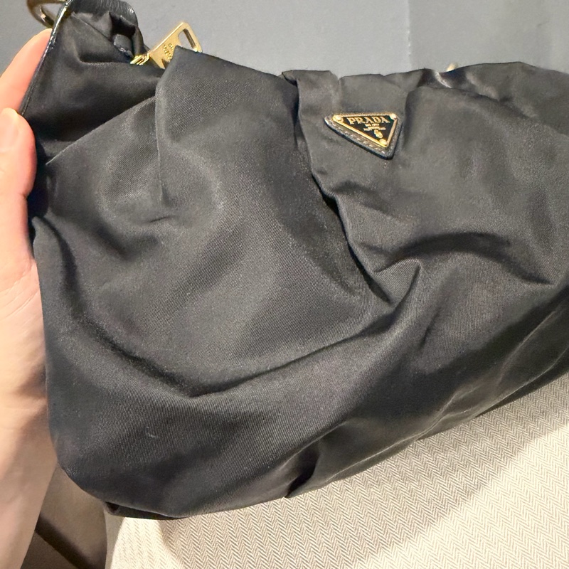 Prada 經典尼龍 雲朵包 Hobo包 肩背包 黑 金釦-38