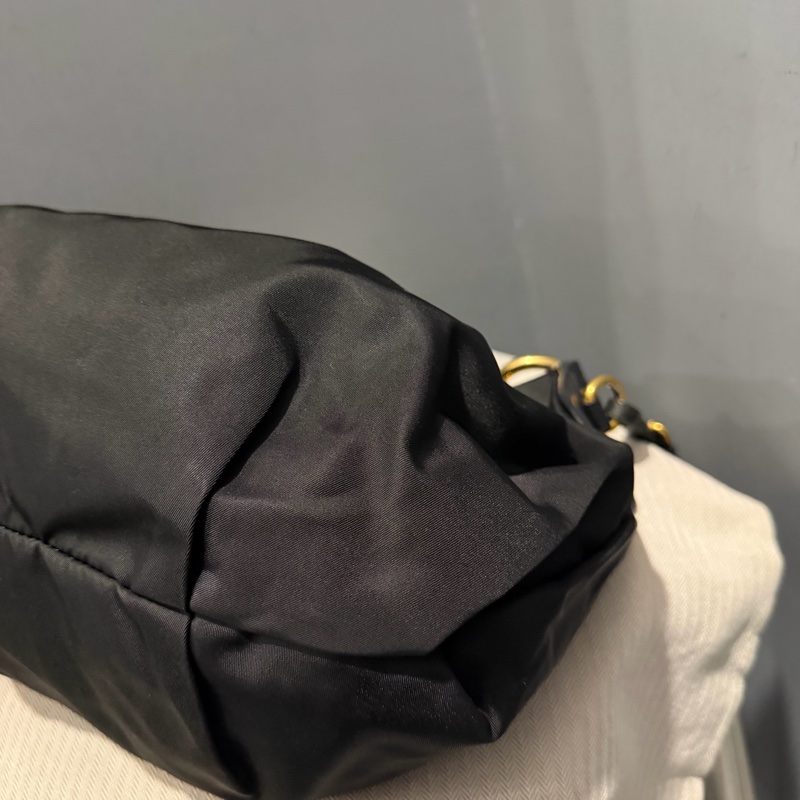 Prada 經典尼龍 雲朵包 Hobo包 肩背包 黑 金釦-40