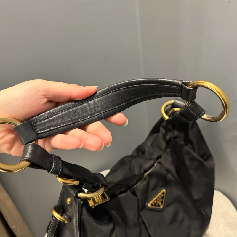 Prada 經典尼龍 雲朵包 Hobo包 肩背包 黑 金釦-45