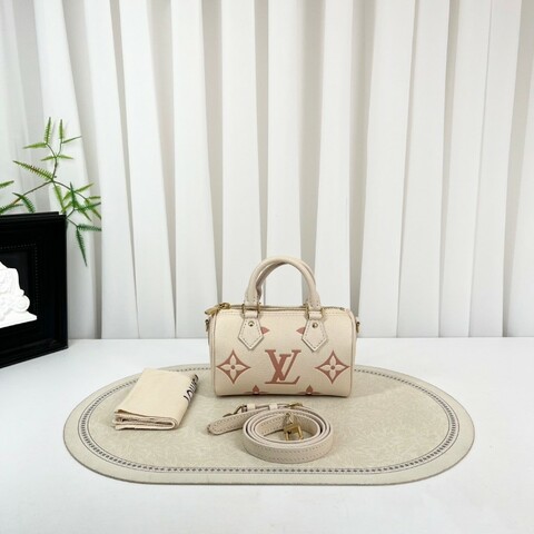 sq zzz LV路易威登  芯片款 speedynano草莓牛奶手提包單肩斜挎包 奶粉色Empreinte軟粒面牛皮配上可拆卸肩帶 胖乎乎簡直草莓牛奶即視感 小姐姐值得擁有的一只包包