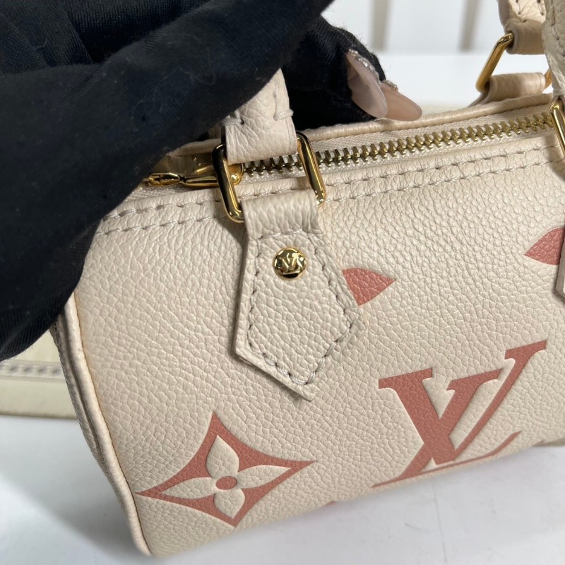 sq zzz LV路易威登  芯片款 speedynano草莓牛奶手提包單肩斜挎包 奶粉色Empreinte軟粒面牛皮配上可拆卸肩帶 胖乎乎簡直草莓牛奶即視感 小姐姐值得擁有的一只包包-15