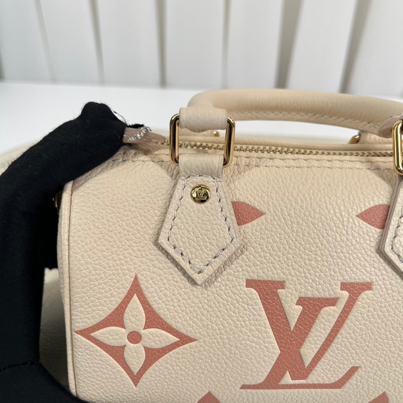 sq zzz LV路易威登  芯片款 speedynano草莓牛奶手提包單肩斜挎包 奶粉色Empreinte軟粒面牛皮配上可拆卸肩帶 胖乎乎簡直草莓牛奶即視感 小姐姐值得擁有的一只包包-21