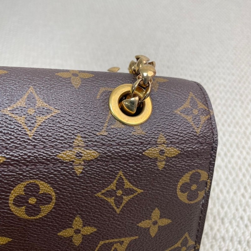 專櫃價2.8折！LOUIS VUITTON  Victoire系列維多利亞老花鏈條皮革包 可斜挎可單肩-14