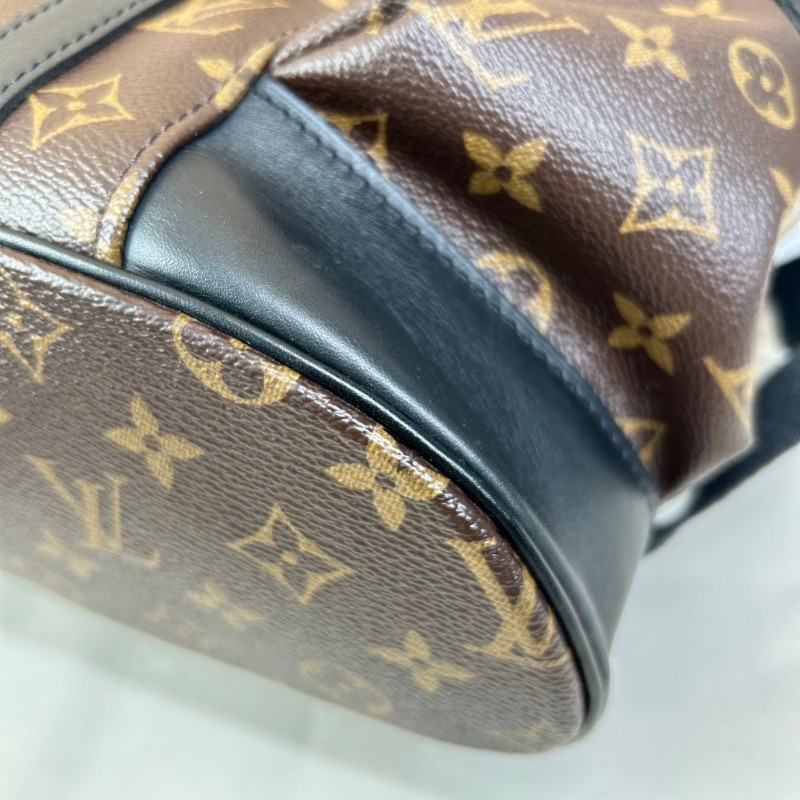 LV路易威登老花雙肩包 經典老花配黑色牛皮 辨識度高 容量超大大 日常通勤旅行都很實用-11