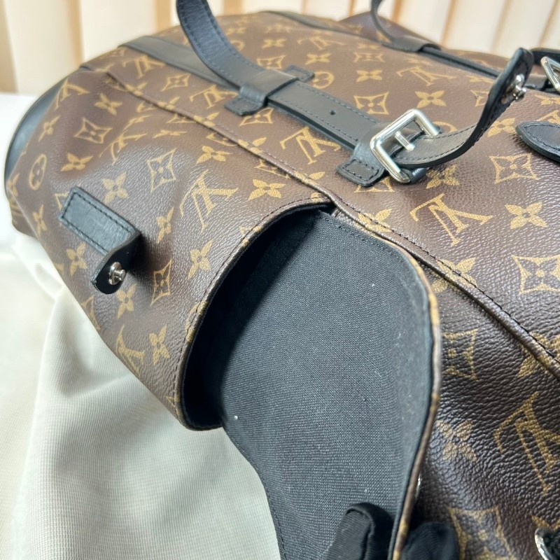 LV路易威登老花雙肩包 經典老花配黑色牛皮 辨識度高 容量超大大 日常通勤旅行都很實用-14