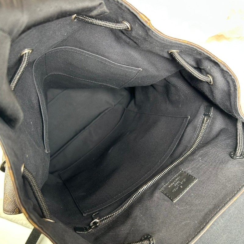 LV路易威登老花雙肩包 經典老花配黑色牛皮 辨識度高 容量超大大 日常通勤旅行都很實用-15