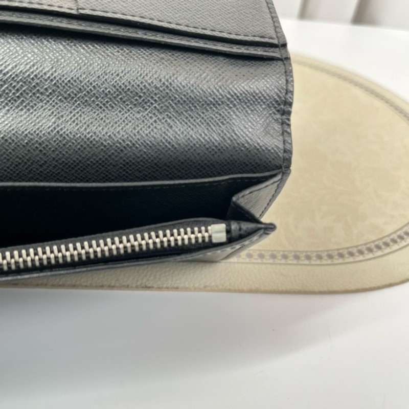 LV路易威登 黑色對折錢包 內裡卡位多容量大 有隔層 可放現金-25