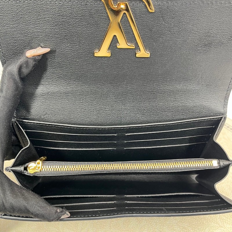 LV路易威登 黑色鱷魚皮長款錢包 金色V扣 質感高級 容量大 卡位零錢都能裝 日常通勤、手拿手提都可以 百搭實用 宴會聚會也很合適-15