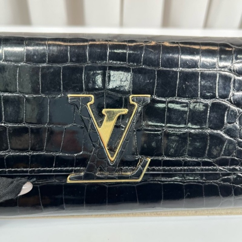 LV路易威登 黑色鱷魚皮長款錢包 金色V扣 質感高級 容量大 卡位零錢都能裝 日常通勤、手拿手提都可以 百搭實用 宴會聚會也很合適-16