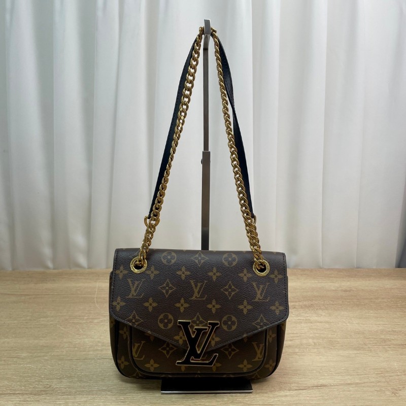 LV路易威登Passy郵差包  芯片款 經典老花配色 鏈條肩帶可調節 單肩斜挎都OK 容量實用 日常通勤逛街都很百搭-0