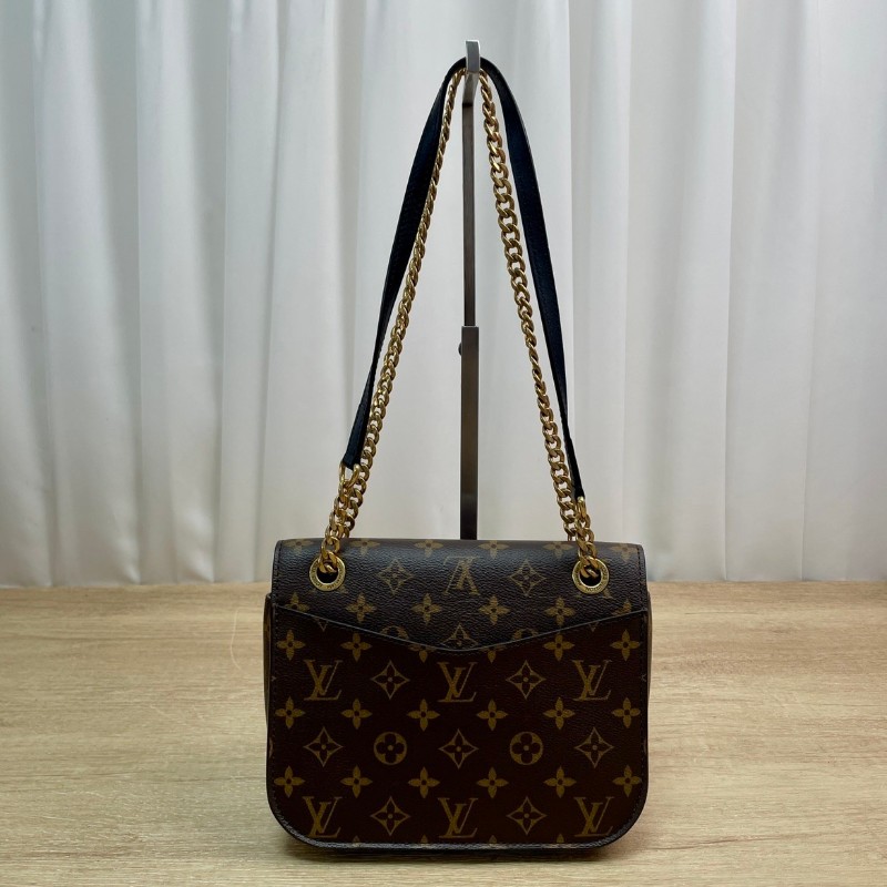 LV路易威登Passy郵差包  芯片款 經典老花配色 鏈條肩帶可調節 單肩斜挎都OK 容量實用 日常通勤逛街都很百搭-1