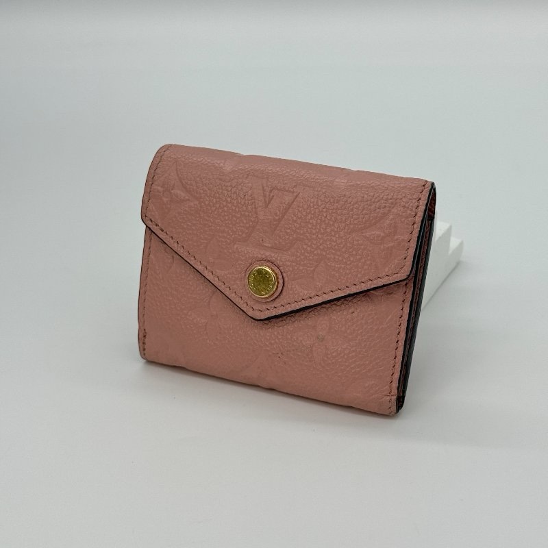 ✨大特價 LOUIS VUITTON 路易威登 粉色 牛皮 壓花 短夾 出清 超美配色 月光女神 短夾 中夾 零錢包 名片夾-0