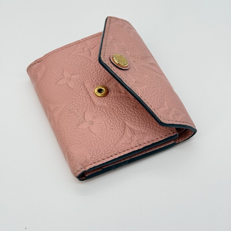 ✨大特價 LOUIS VUITTON 路易威登 粉色 牛皮 壓花 短夾 出清 超美配色 月光女神 短夾 中夾 零錢包 名片夾-5