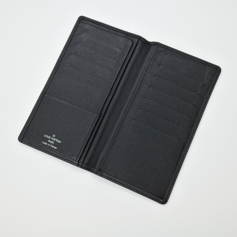 🉐閒置出清 Louis Vuitton 路易威登 Taiga 黑色 牛皮 男用長夾-2