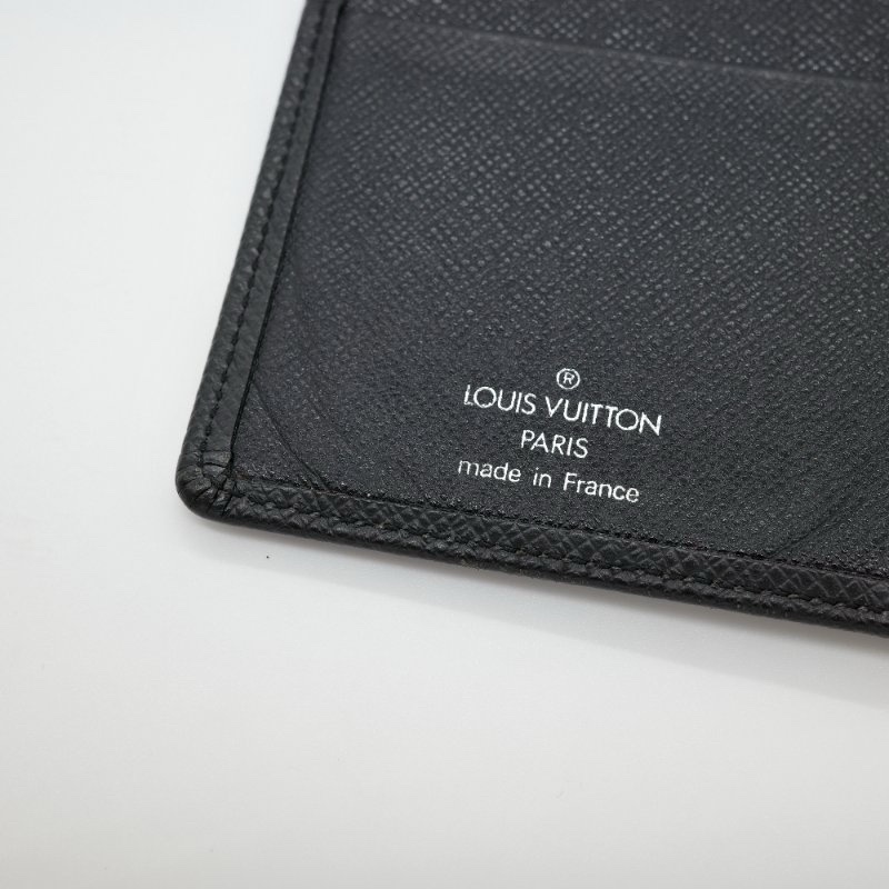 🉐閒置出清 Louis Vuitton 路易威登 Taiga 黑色 牛皮 男用長夾-8