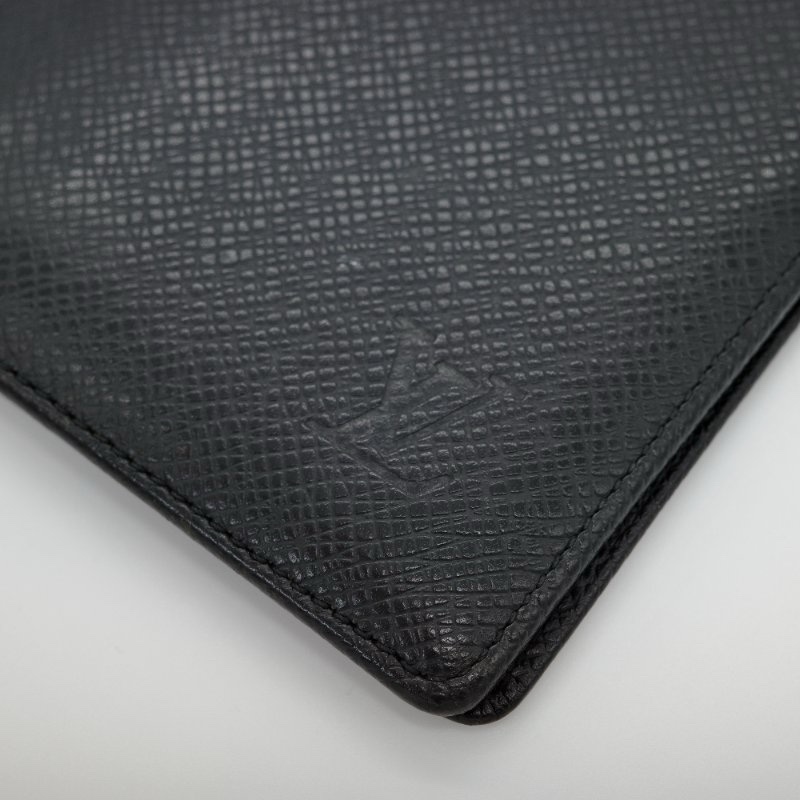 🉐閒置出清 Louis Vuitton 路易威登 Taiga 黑色 牛皮 男用長夾-9