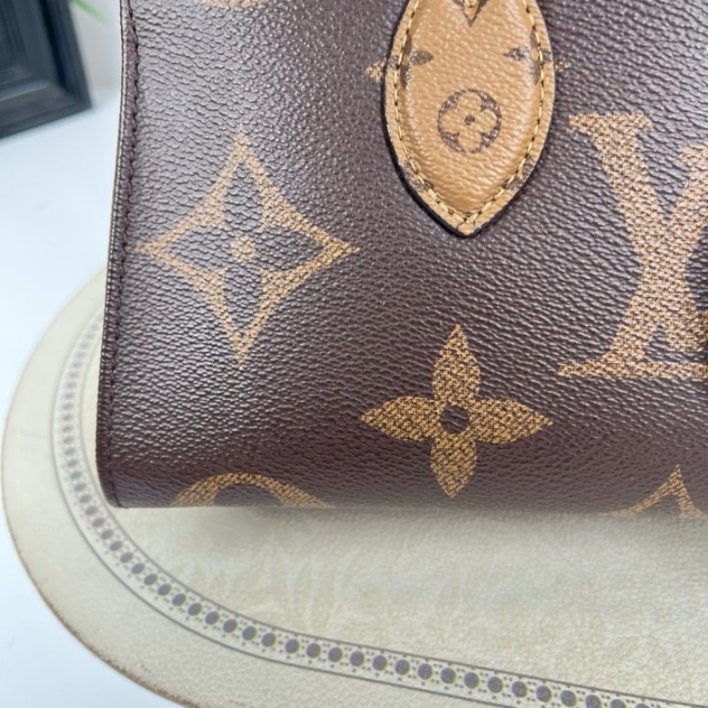 zzz LV路易威登 24年票 芯片款 eastwest 橫版老花onthego 經典老花配色 金色五金 鏈條肩帶可拆卸 手提斜挎兩用 容量實用 日常通勤、逛街都很百搭-9