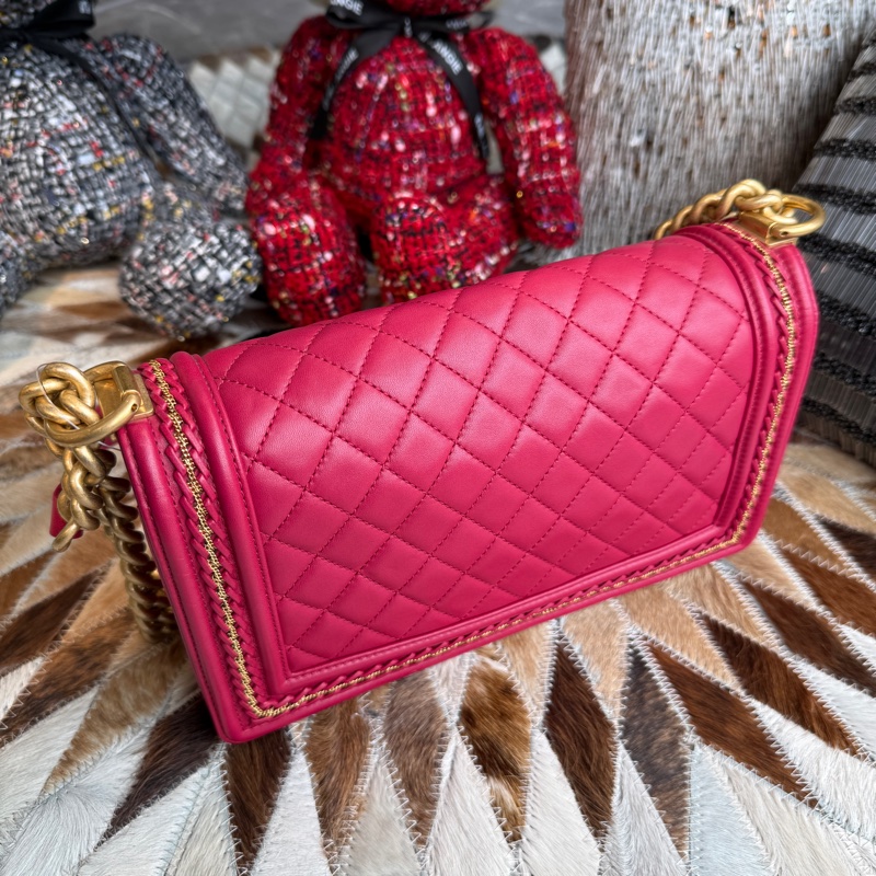 CHANEL金屬滾邊限量BOY25/挑紅色-2