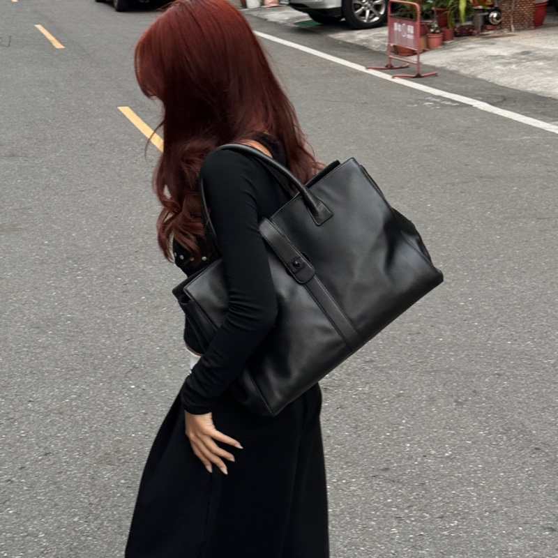 【極新🎁 超稀有】 Chanel “so black” 全黑黑武士 羊皮肩背包（專櫃27.6萬）-2