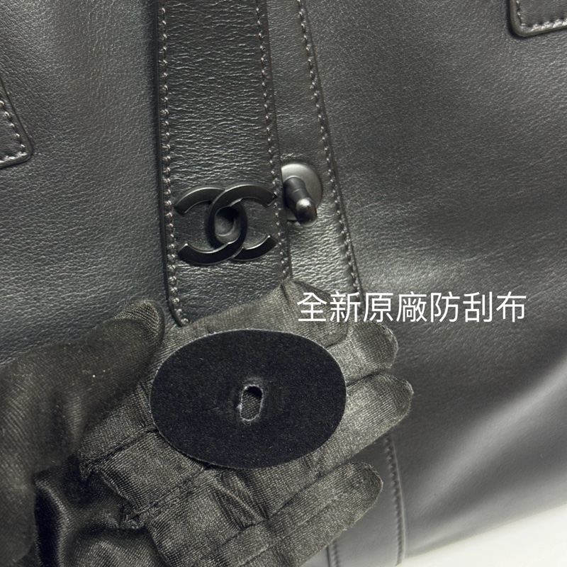 【極新🎁 超稀有】 Chanel “so black” 全黑黑武士 羊皮肩背包（專櫃27.6萬）-14