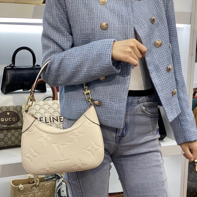 LV M46099牛皮壓紋牛角包腋下包 奶白 芯片款🏅-1