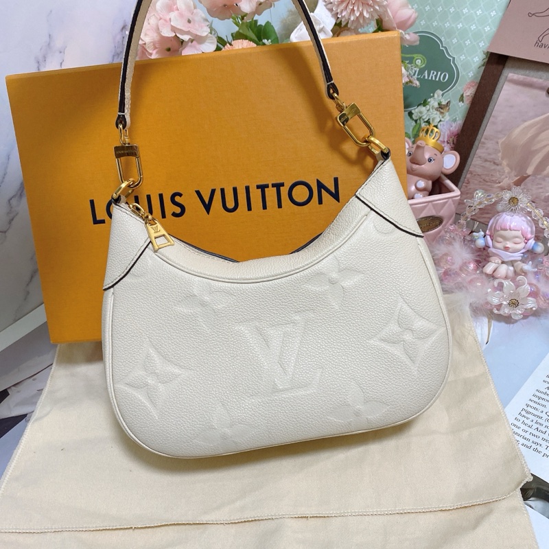 LV M46099牛皮壓紋牛角包腋下包 奶白 芯片款🏅-2