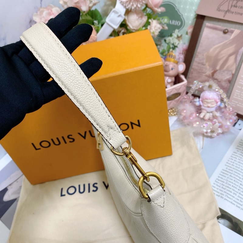 LV M46099牛皮壓紋牛角包腋下包 奶白 芯片款🏅-9