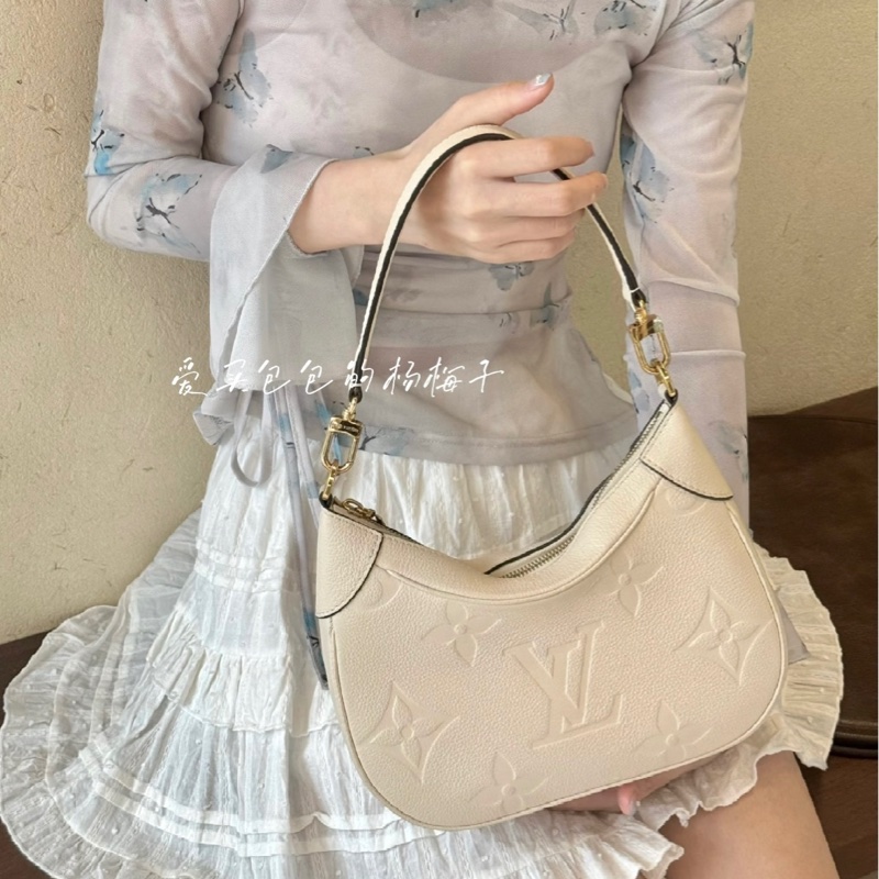 LV M46099牛皮壓紋牛角包腋下包 奶白 芯片款🏅-20