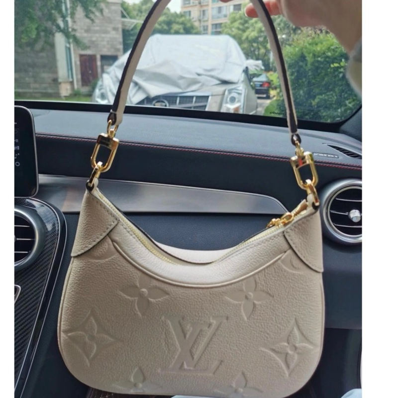 LV M46099牛皮壓紋牛角包腋下包 奶白 芯片款🏅-27