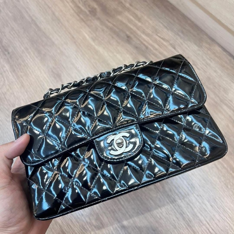 CHANEL 黑色漆皮 涼皮 雙蓋 皮穿練 coco 25cm 肩背包 側背包 斜背包 #割愛收藏 vintage 85新  正常使用痕跡  這個專櫃現在現在同系列新款要40萬 🛫-3