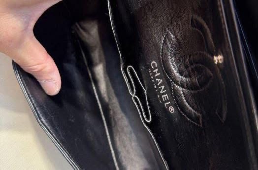 CHANEL 黑色漆皮 涼皮 雙蓋 皮穿練 coco 25cm 肩背包 側背包 斜背包 #割愛收藏 vintage 85新  正常使用痕跡  這個專櫃現在現在同系列新款要40萬 🛫-11