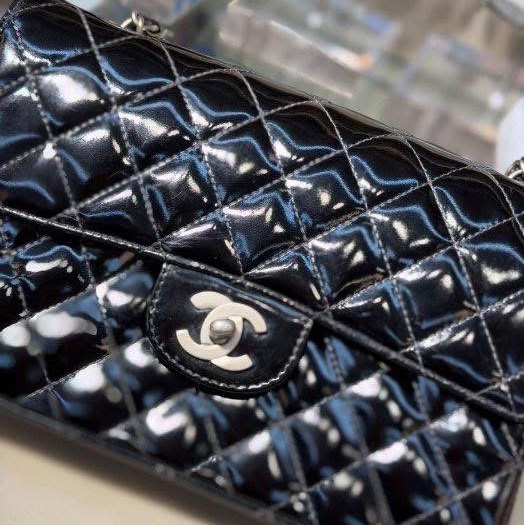 CHANEL 黑色漆皮 涼皮 雙蓋 皮穿練 coco 25cm 肩背包 側背包 斜背包 #割愛收藏 vintage 85新  正常使用痕跡  這個專櫃現在現在同系列新款要40萬 🛫-15