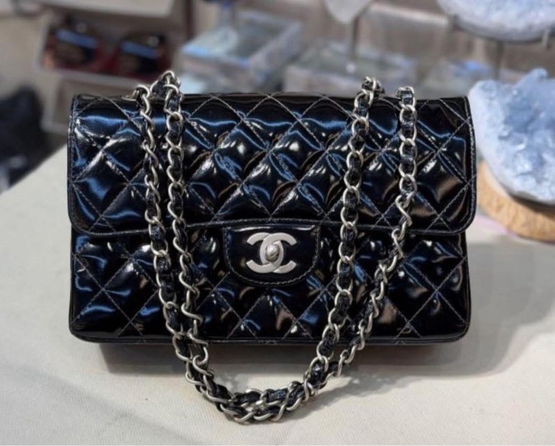 CHANEL 黑色漆皮 涼皮 雙蓋 皮穿練 coco 25cm 肩背包 側背包 斜背包 #割愛收藏 vintage 85新  正常使用痕跡  這個專櫃現在現在同系列新款要40萬 🛫-18