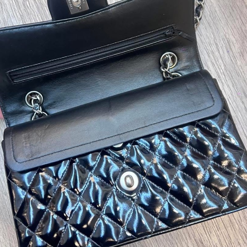 CHANEL 黑色漆皮 涼皮 雙蓋 皮穿練 coco 25cm 肩背包 側背包 斜背包 #割愛收藏 vintage 85新  正常使用痕跡  這個專櫃現在現在同系列新款要40萬 🛫-26