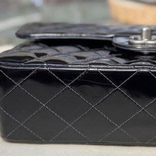 CHANEL 黑色漆皮 涼皮 雙蓋 皮穿練 coco 25cm 肩背包 側背包 斜背包 #割愛收藏 vintage 85新  正常使用痕跡  這個專櫃現在現在同系列新款要40萬 🛫-27